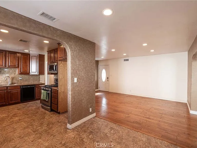 12121 Nashville Ave — Photo 11