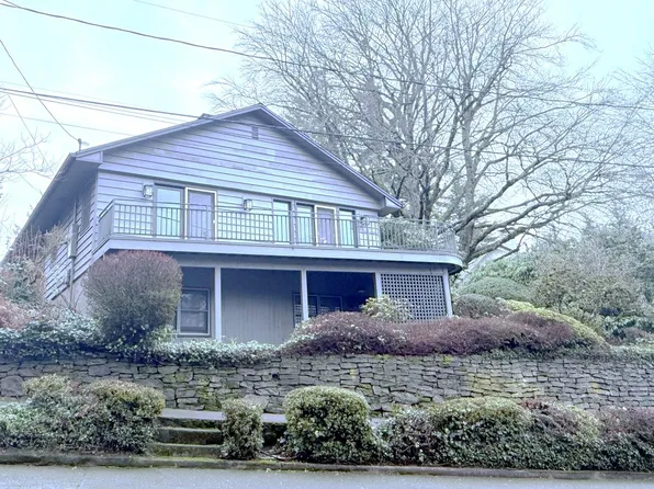 3919 SW Mount Adams Dr, Portland, OR 97239