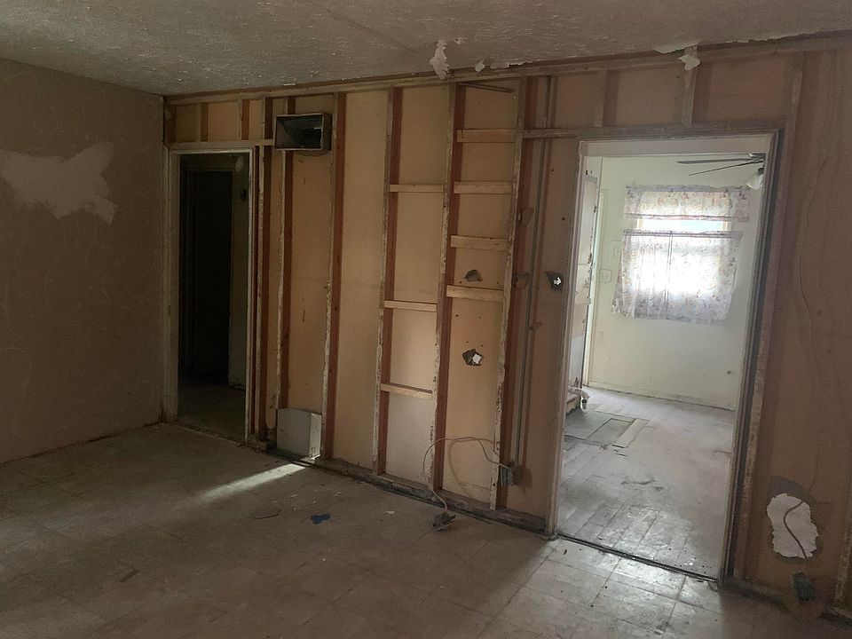 2nd image of 1112 N Sunset Ave