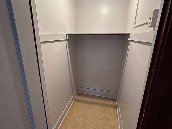 4th image of 116 Maywood Dr #7-1