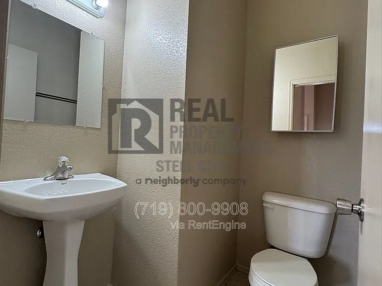 1717 Oakshire Ln #D — Photo 11