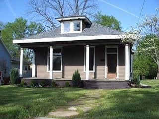 2nd image of 211 Manchester Ave