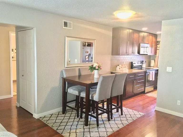 447 Wright St #215 — Photo 2