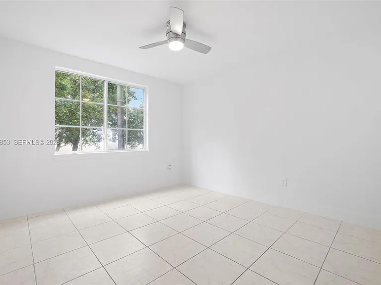 6831 SW 44th St #205 — Photo 17