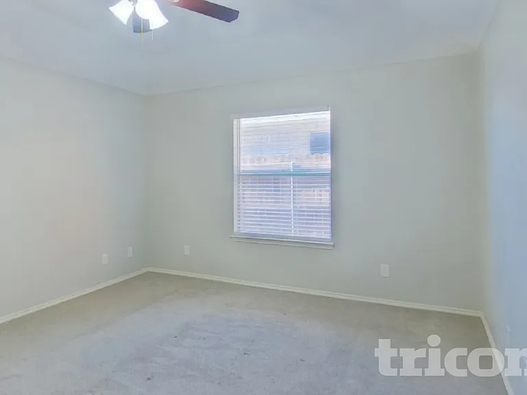 521 Olive St — Photo 8