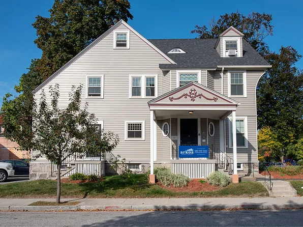 Charming Newly Renovated Victorian Apartments Prime Location Near WPI and Elm Park