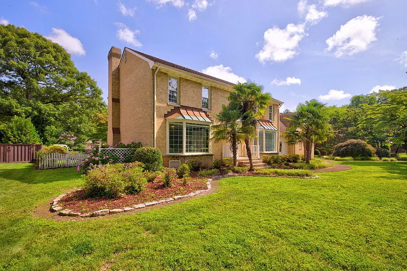 4 bed, 3.0 bath, 3400 sqft, $4,795 — Photo 2