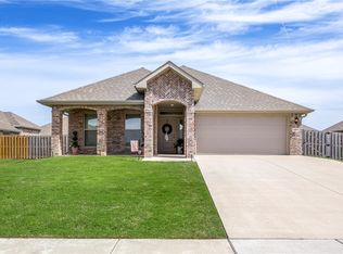 2402 Armstrong Ln, Pea Ridge, AR 72751