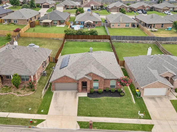 9225 Barbara Dr, White Settlement, TX 76108