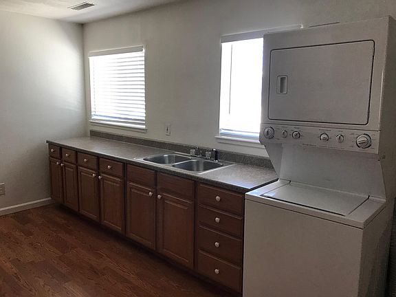 Large kitchen with washer/dryer