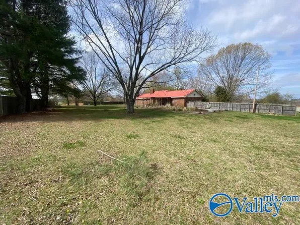 405 S Bluff Rd, Section, AL 35771