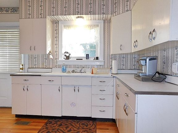 5th image of 111 Fawthorp St