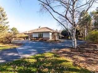 3000 Nagawicka Rd, Hartland, WI 53029