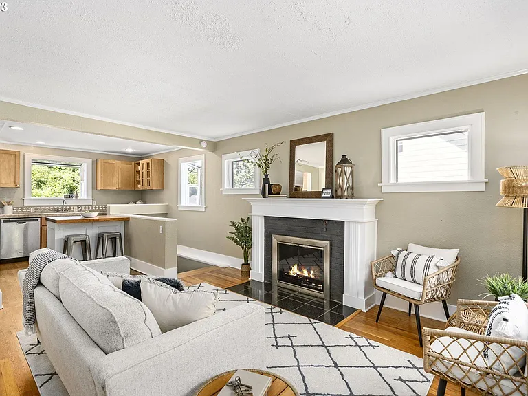 7615 SE Morrison St — Photo 3