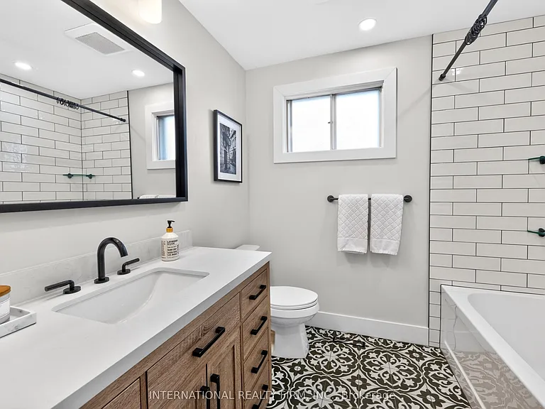 26 Dellbrook Cres — Photo 20