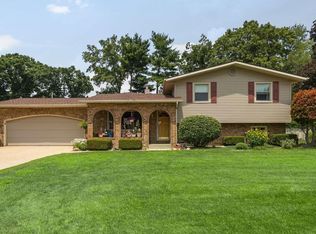 52526 Farmingdale Dr, Granger, IN 46530