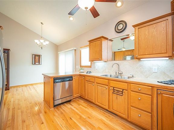 5th image of 2075 SE Leeann Dr