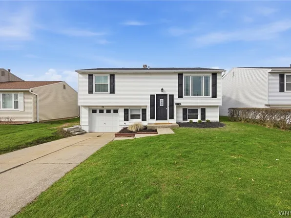 72 W Toulon Dr, Buffalo, NY 14227