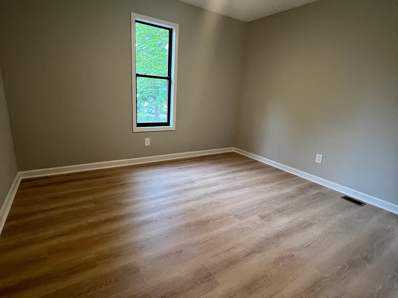 Winchester Dr, Cumming — Photo 3