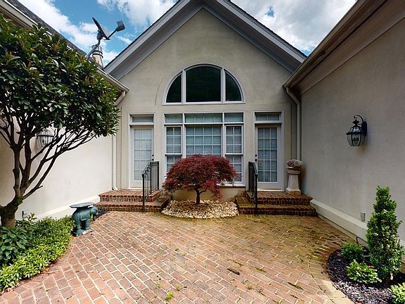 3rd image of 537 Stafford Ave NW