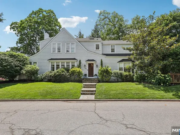 490 Ackerman Ave, Ho-ho-kus, NJ 07423