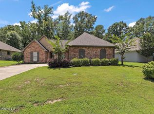 915 Timberton Dr, Pearl, MS 39208
