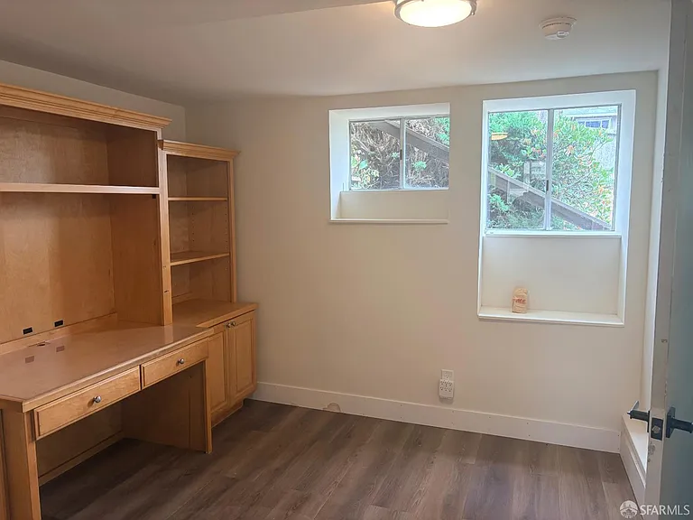 2555 Sherwood Dr — Photo 16
