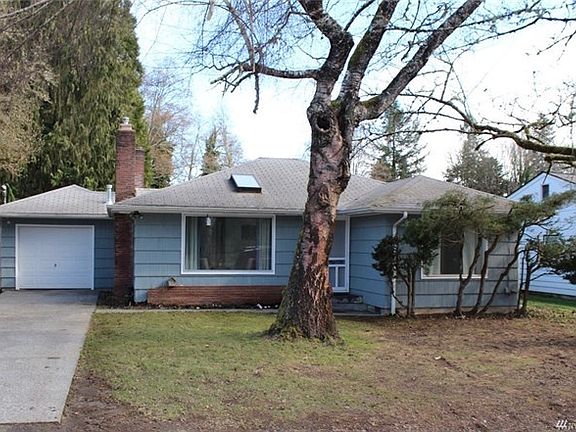 Another view....Attached 1 car garage!   North East neighborhood offers easy access  Priest Point Park and Bigelow Park.