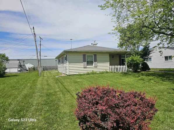 1612 W Stirling Dr, Muncie, IN 47304