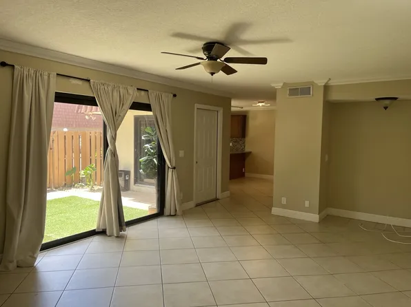 3008 San Clara Dr APT B, Delray Beach, FL 33445