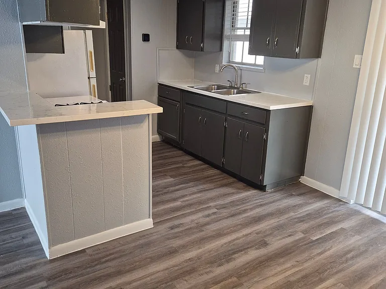Alamo Apartments — Photo 5