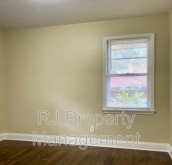 3284 Parham St — Photo 18