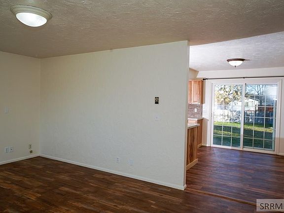 3rd image of 888 Chantilly Ln