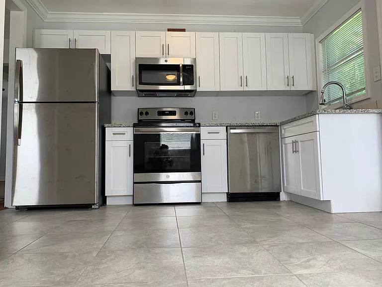 1309 W Arch St — Photo 5