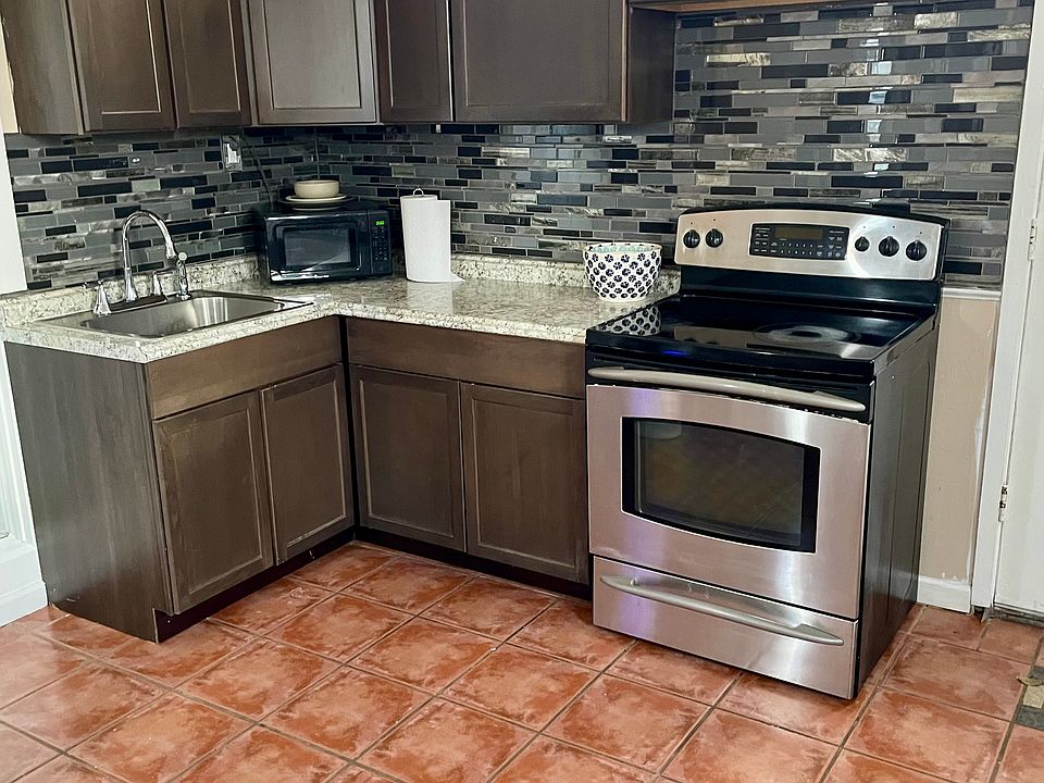 full kitchen