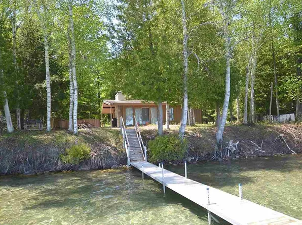 215 NW Torch Lake Dr, Kewadin, MI 49648