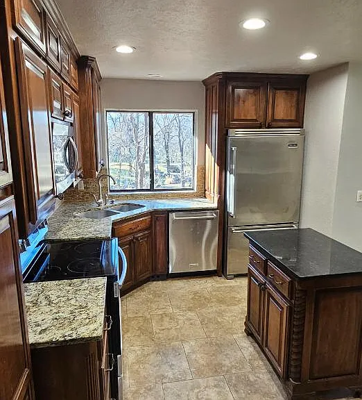 2308 Shady Tree Ln — Photo 9