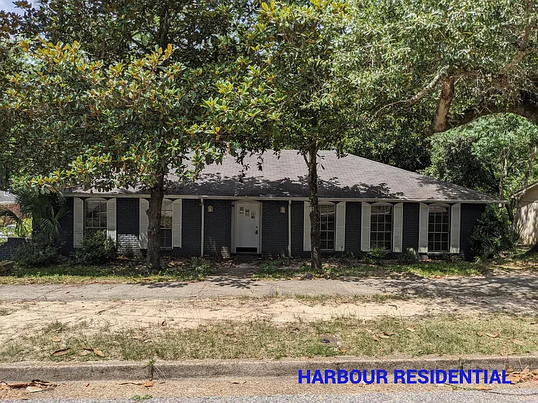 4609 Dogwood Dr S — Photo 1