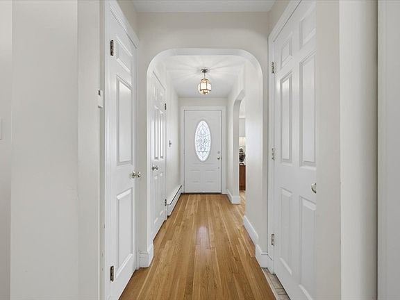 5th image of 130 Braemoor Rd