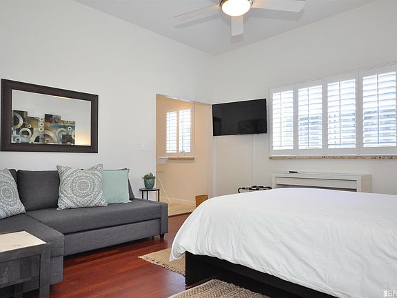 3rd image of 820 N Point St #822A