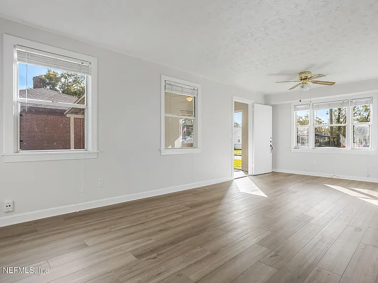 3339 Sylvia St — Photo 8