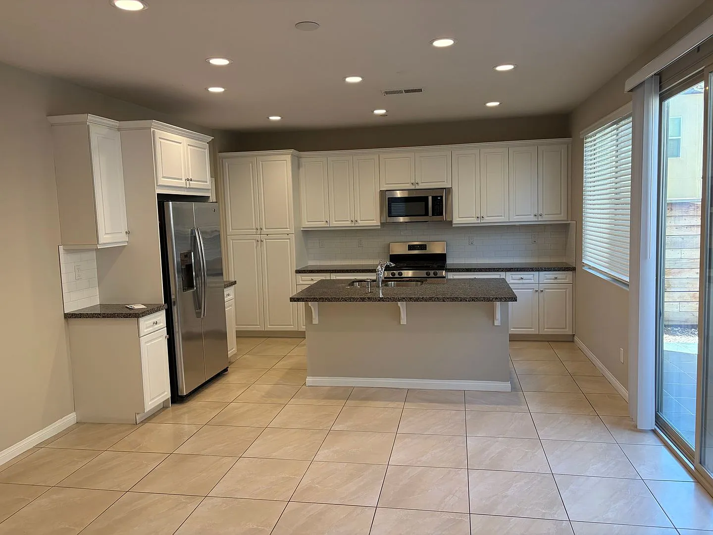 Beautiful 3 Bedroom Home Near Imperial Beach with Office Space! — Photo 2
