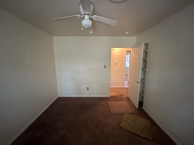 208 Oak St — Photo 11