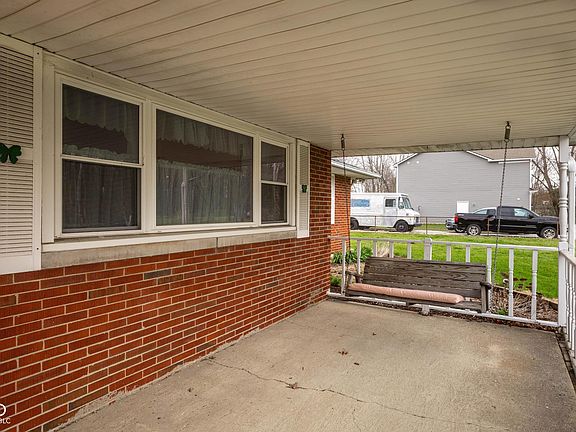 4th image of 244 E 75th St