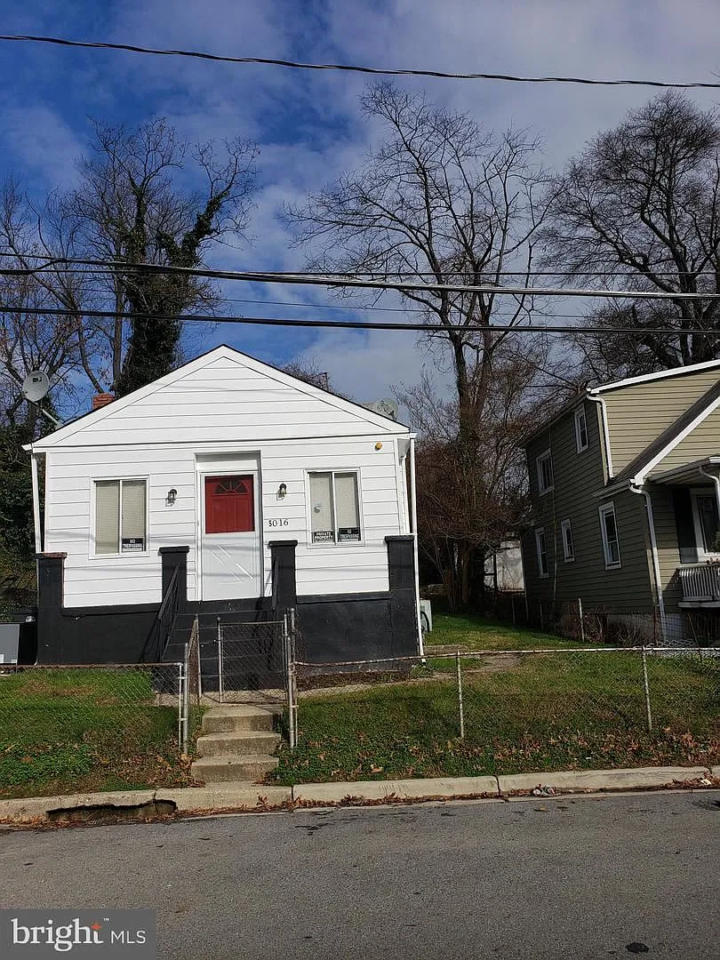 5016 Emo St photo 1