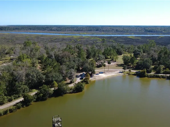 805 Maryanne Lake Cir, Brunswick, GA 31523