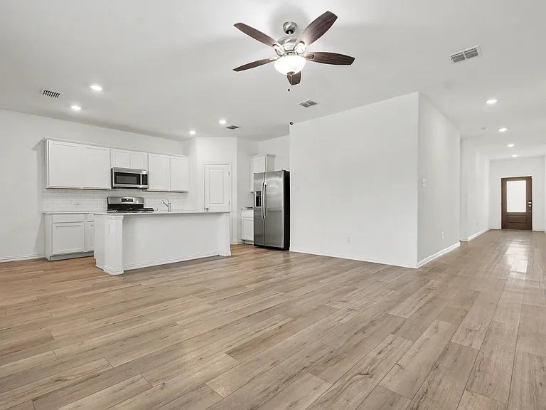 1118 Mahogany Ln — Photo 9