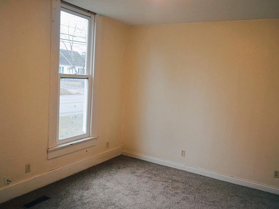 First large bedroom.