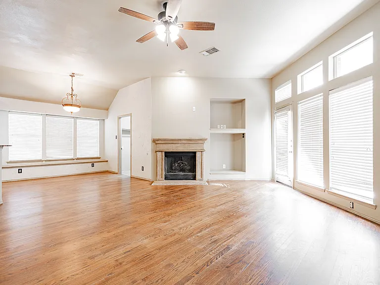 1875 Crestlake Dr — Photo 18