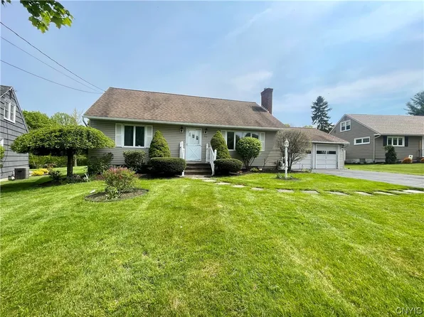 313 Highridge Dr, Syracuse, NY 13215